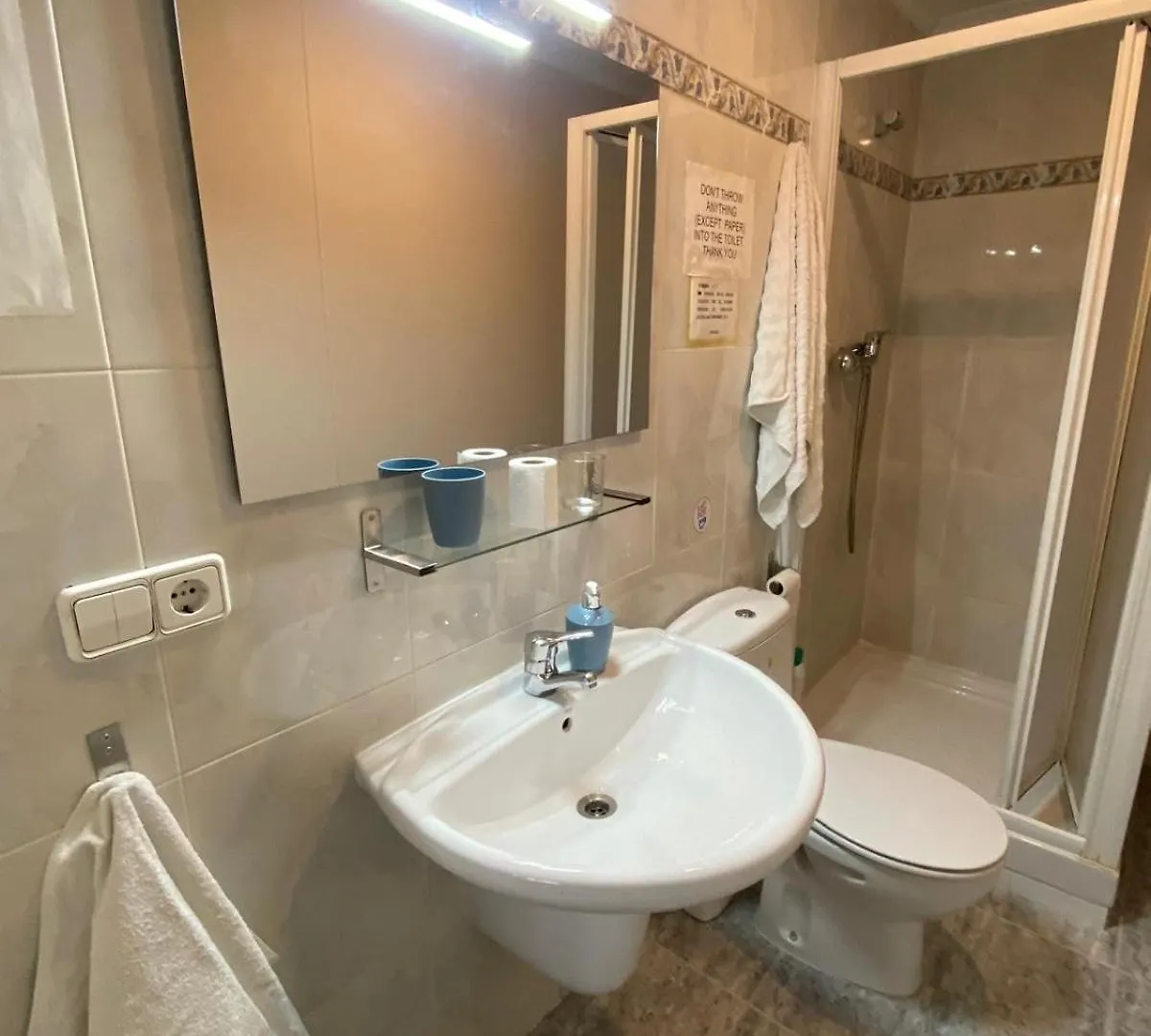 Pension Luzia Optional Auto Check-In - Antigua Pension Mari Asun Pamplona 0*,  Spain