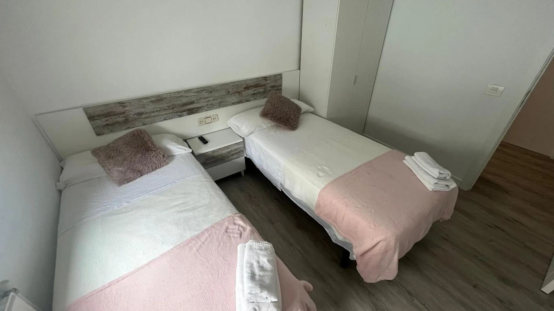 Pension Luzia Optional Auto Check-In - Antigua Pension Mari Asun Pamplona Spain