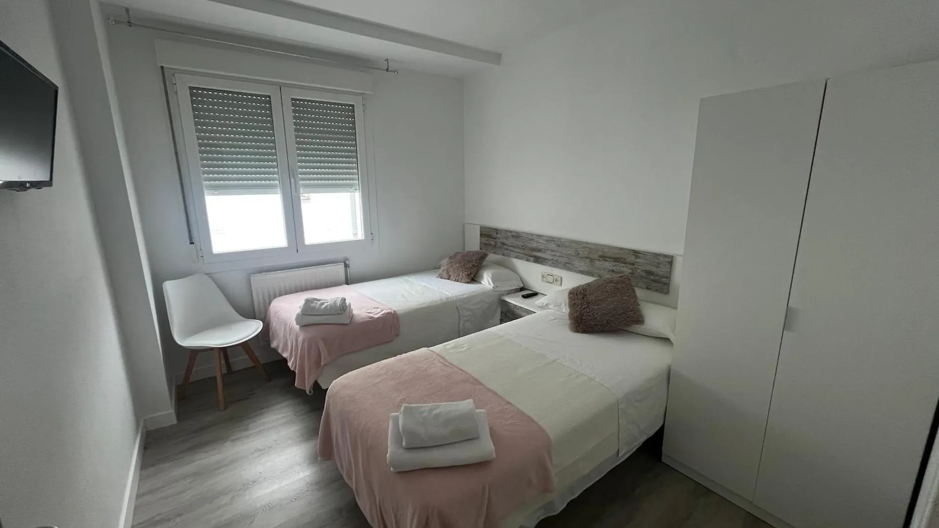 Pension Luzia Optional Auto Check-In - Antigua Pension Mari Asun Pamplona 0*,  Spain
