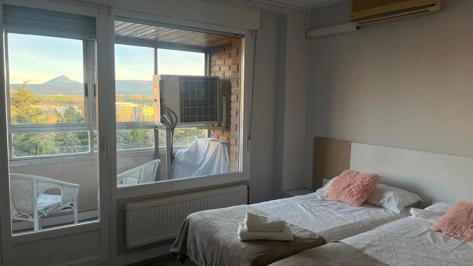 Pension Luzia Optional Auto Check-In - Antigua Pension Mari Asun Pamplona Spain