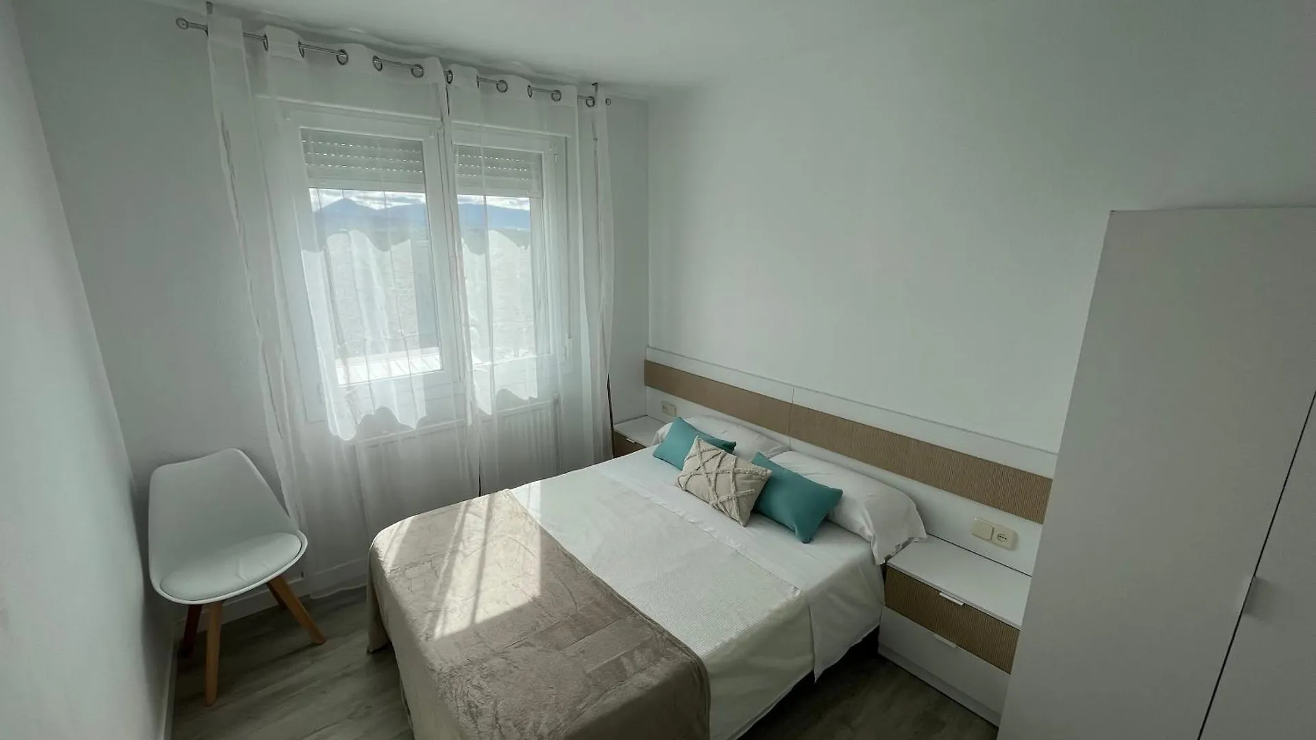 Guest house Pension Luzia Optional Auto Check-In - Antigua Pension Mari Asun Pamplona Spain